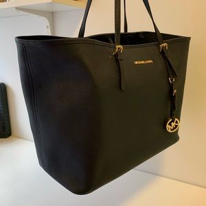 SALE‼️ Michael Kors Navy Blue Safiano Tote